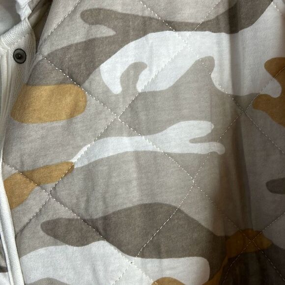 Kenzie Quilted Camouflage Shacket Large - Picture 4 of 6
